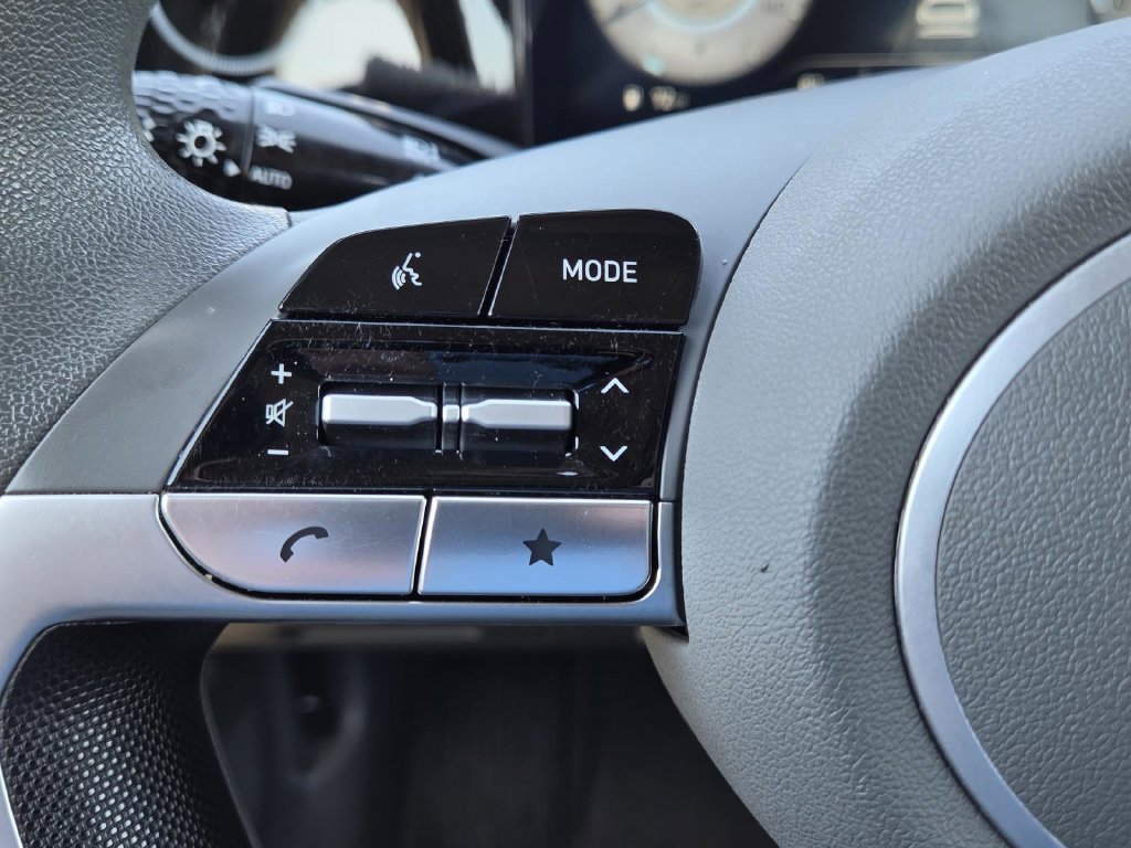 Used 2024 Hyundai Elantra SEL FWD image 17