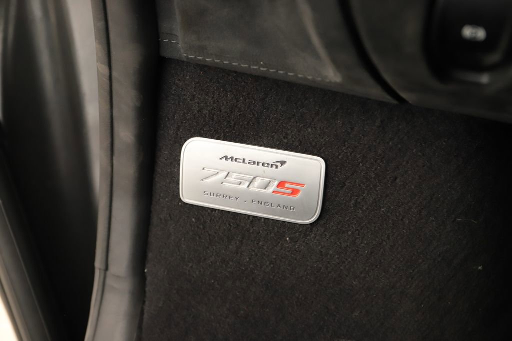 Used 2024 McLaren 750S Spider RWD image 22