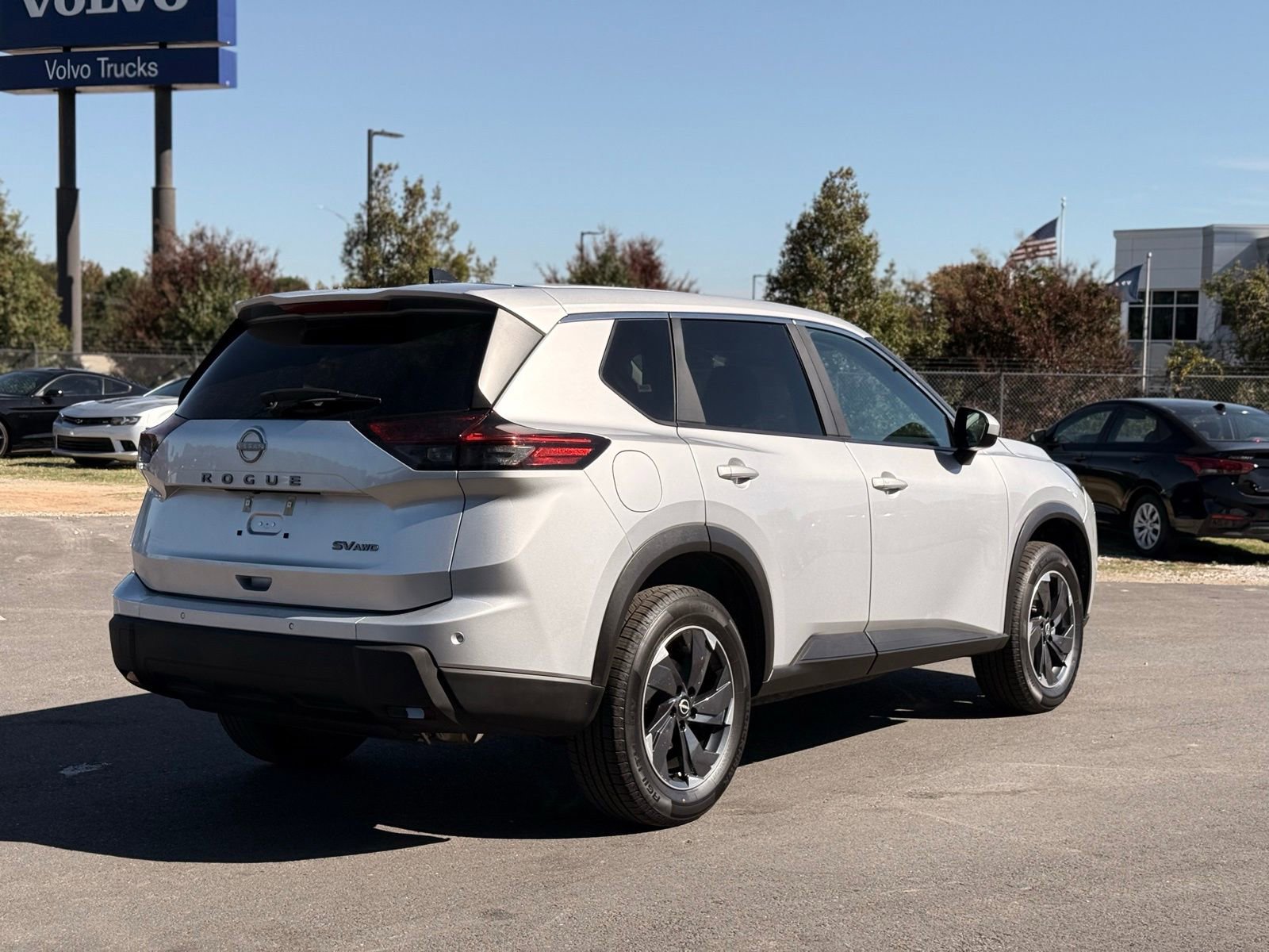 Used 2024 Nissan Rogue SV image 6