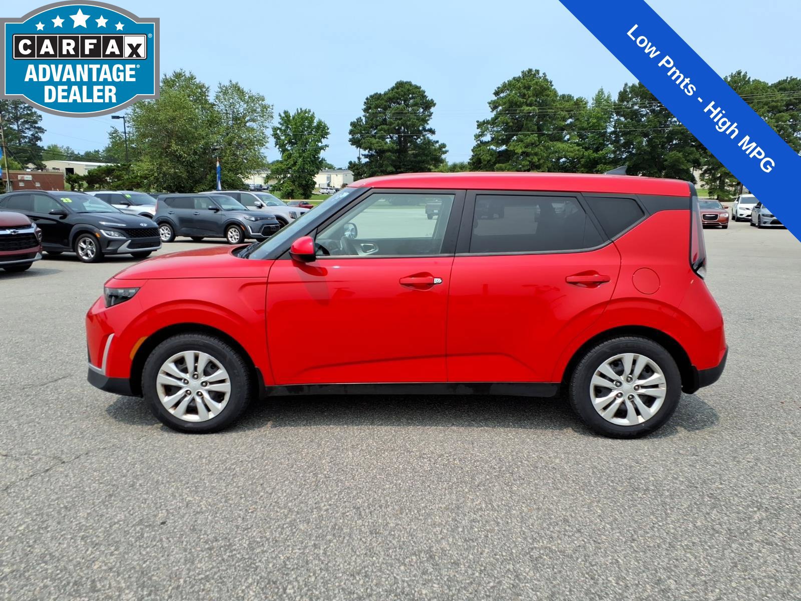 Used 2023 Kia Soul LX FWD image 2