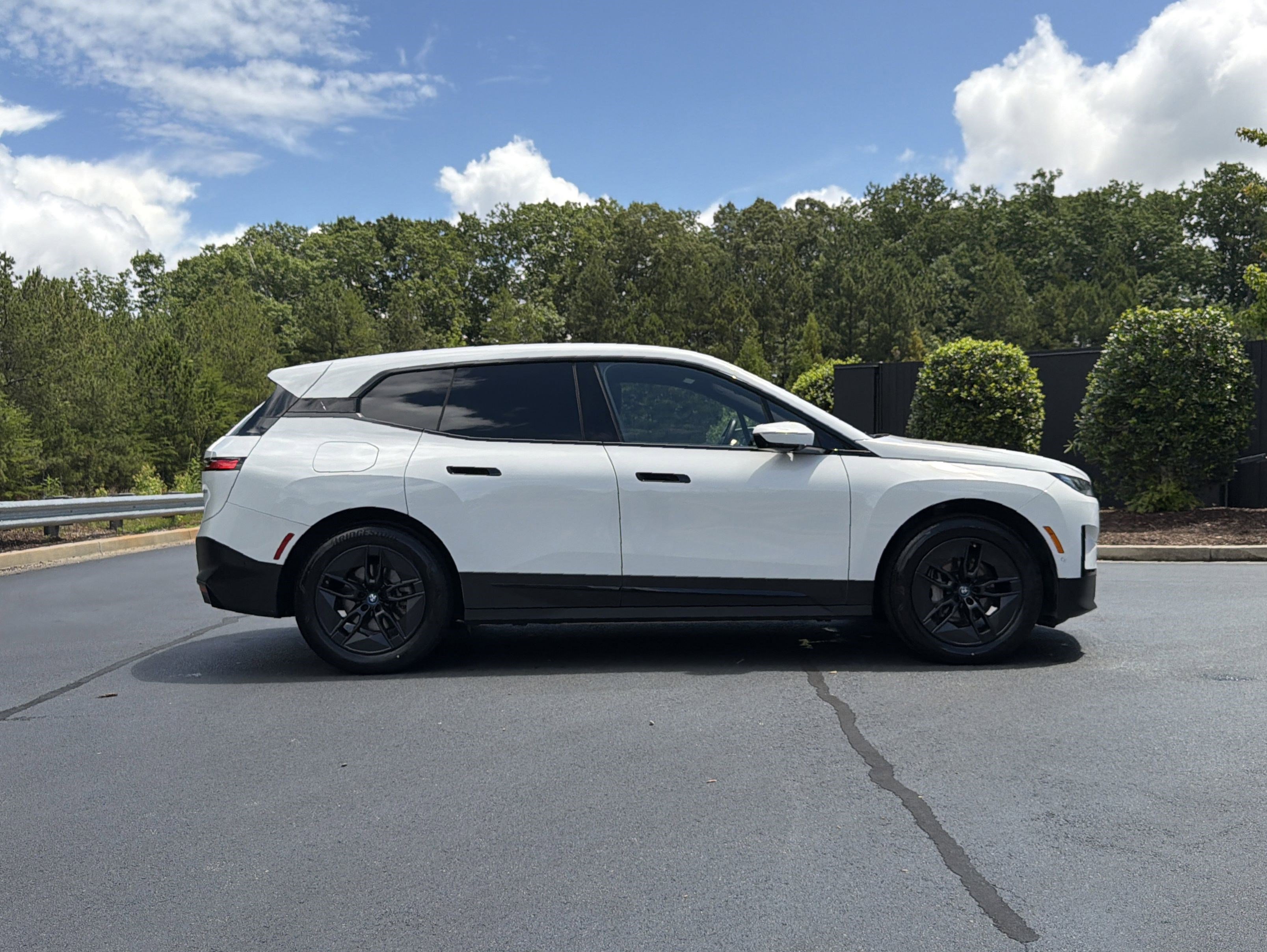 Used 2025 BMW iX xDrive50 AWD/4WD image 5