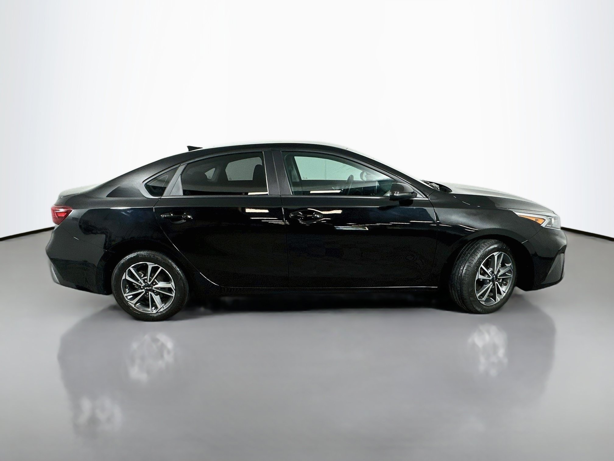 Certified 2024 Kia Forte LXS w/ LXS Technology Package FWD image 8