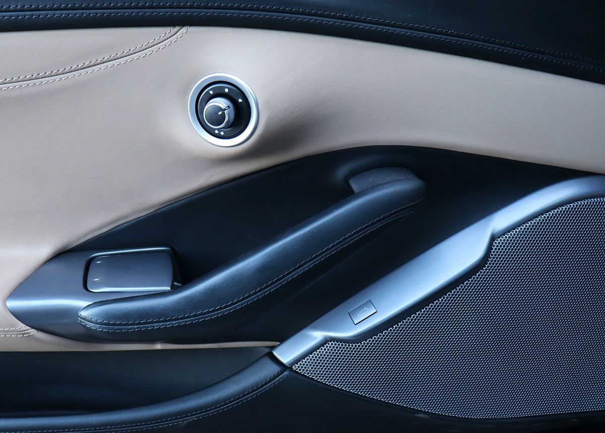 Used 2020 Ferrari Portofino RWD image 42