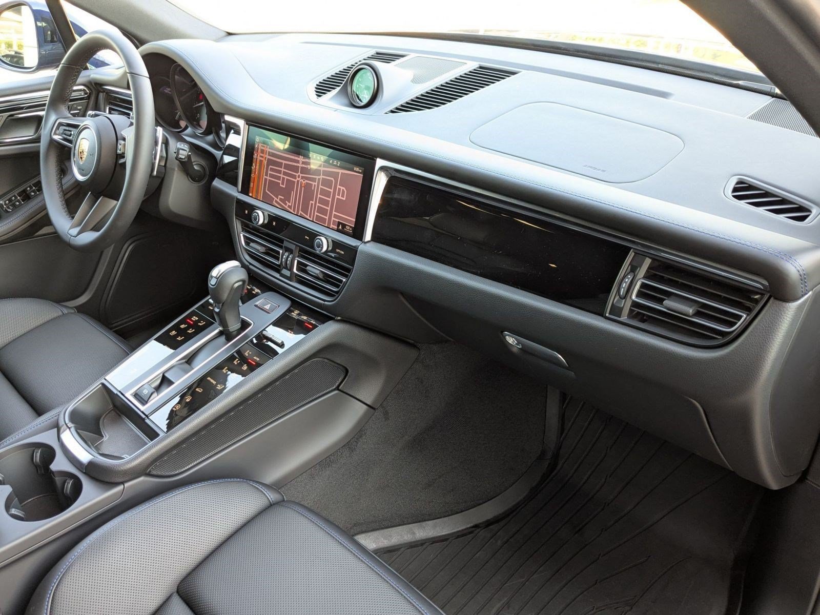 Certified 2026 Porsche Macan AWD/4WD image 26