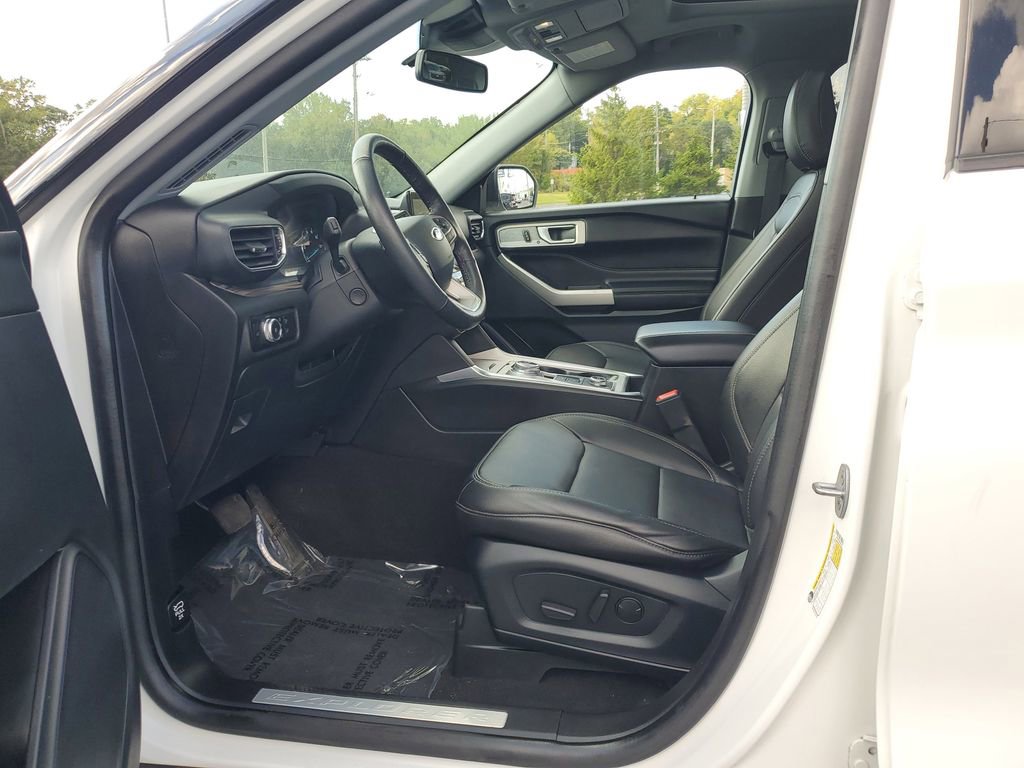 Used 2023 Ford Explorer Limited w/ Equipment Group 301A image 8