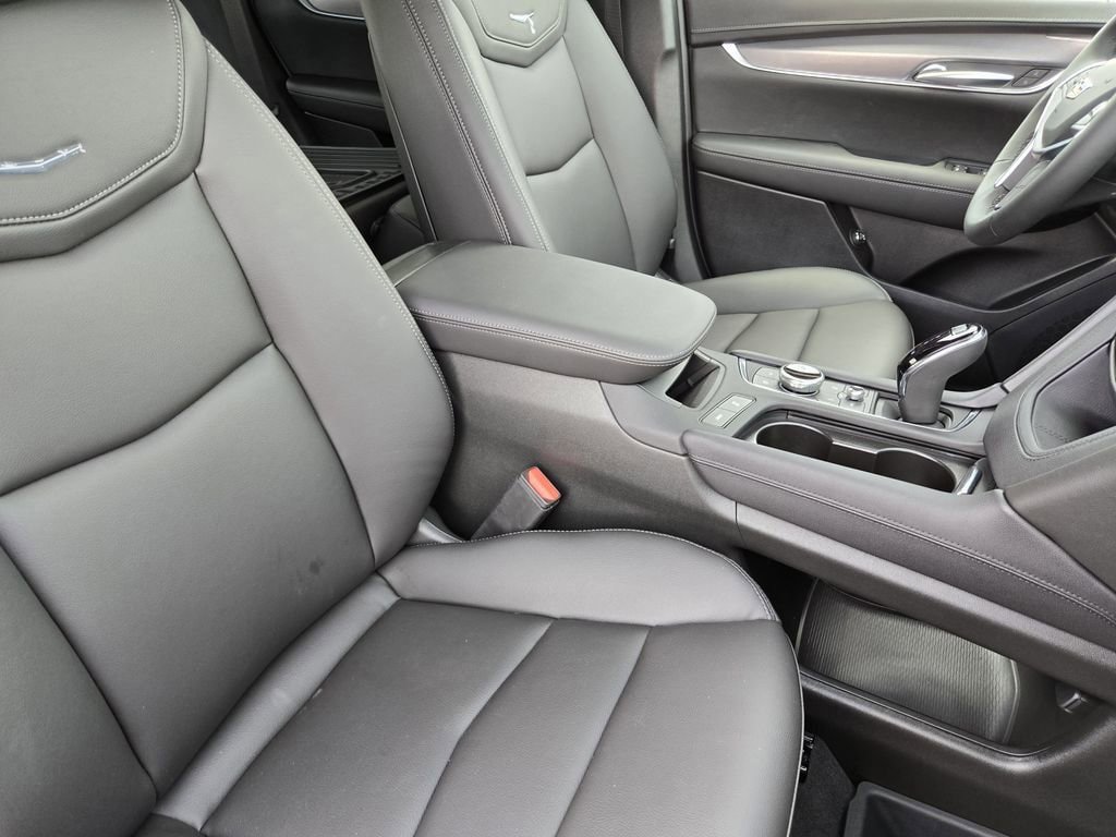 New 2026 Cadillac XT5 Luxury w/ LPO, Floor Liner Package AWD/4WD image 8