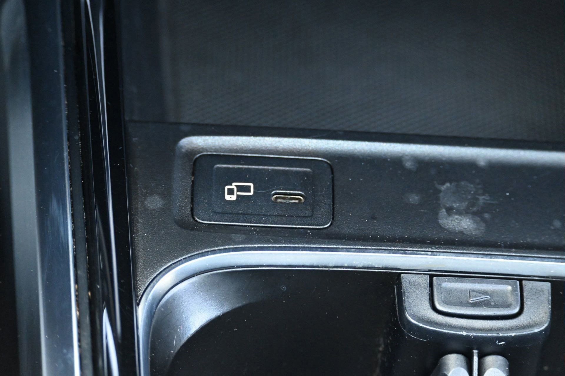 Used 2021 Mercedes-Benz GLB 250 4MATIC w/ Premium Package image 41