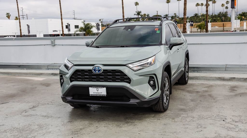 Used 2023 Toyota RAV4 XLE Premium AWD/4WD image 4