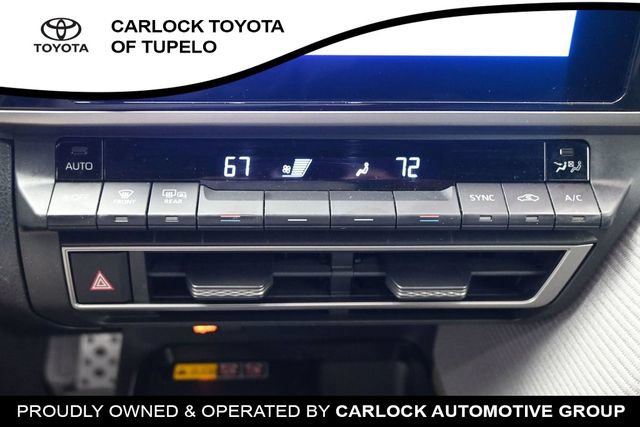 Used 2025 Toyota Camry SE w/ Convenience Package FWD image 31