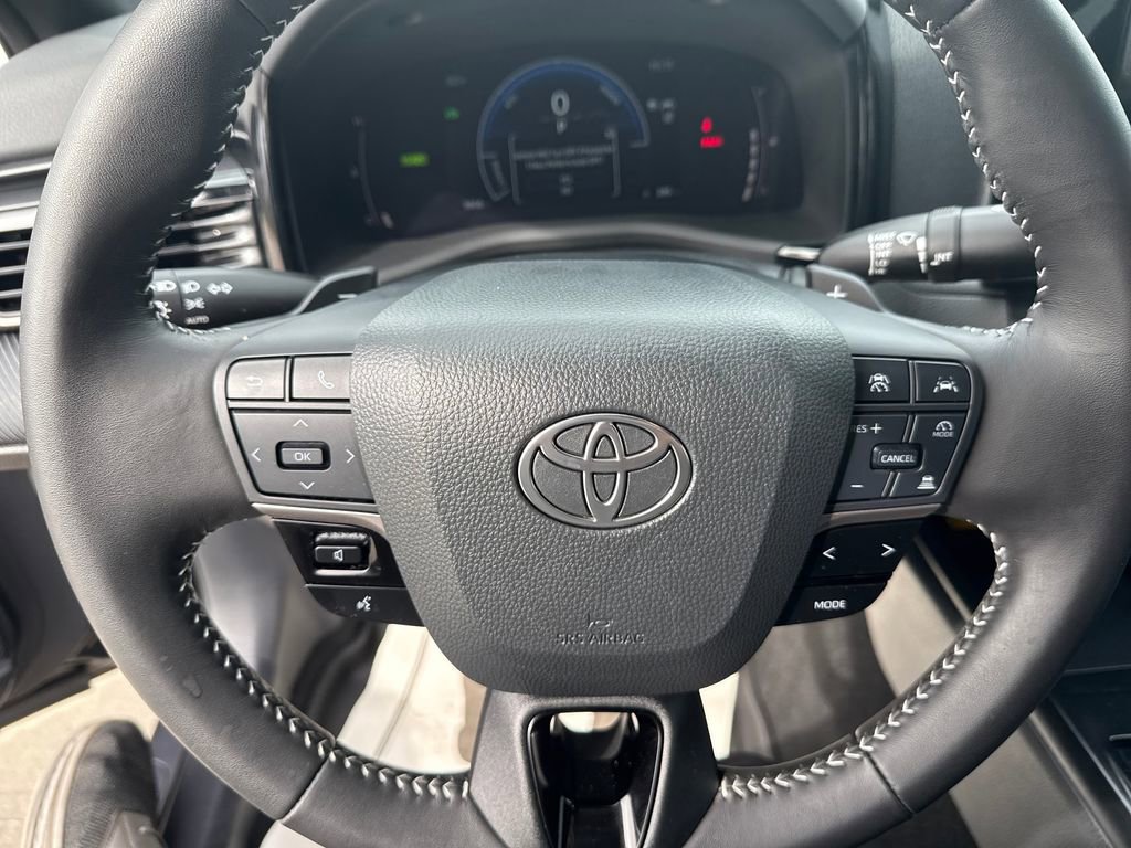 Used 2025 Toyota Camry SE image 18