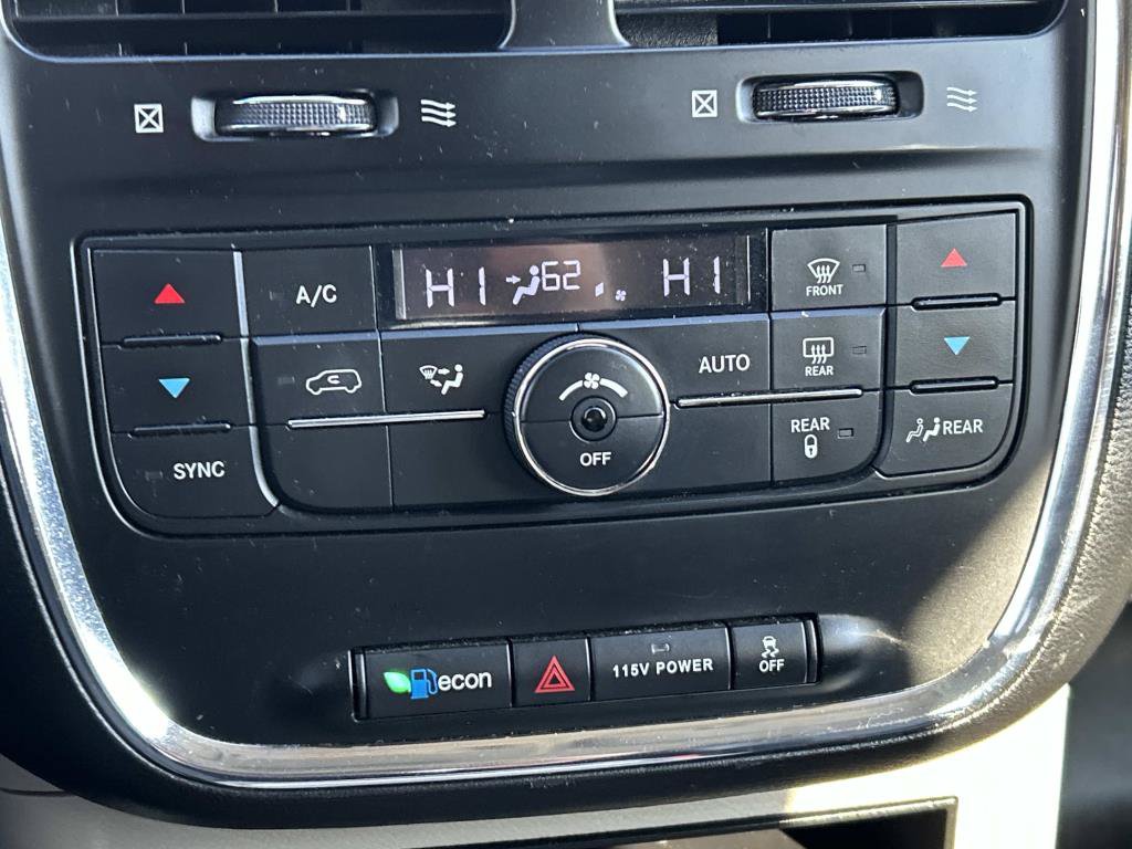 Used 2015 Chrysler Town & Country Touring FWD image 31