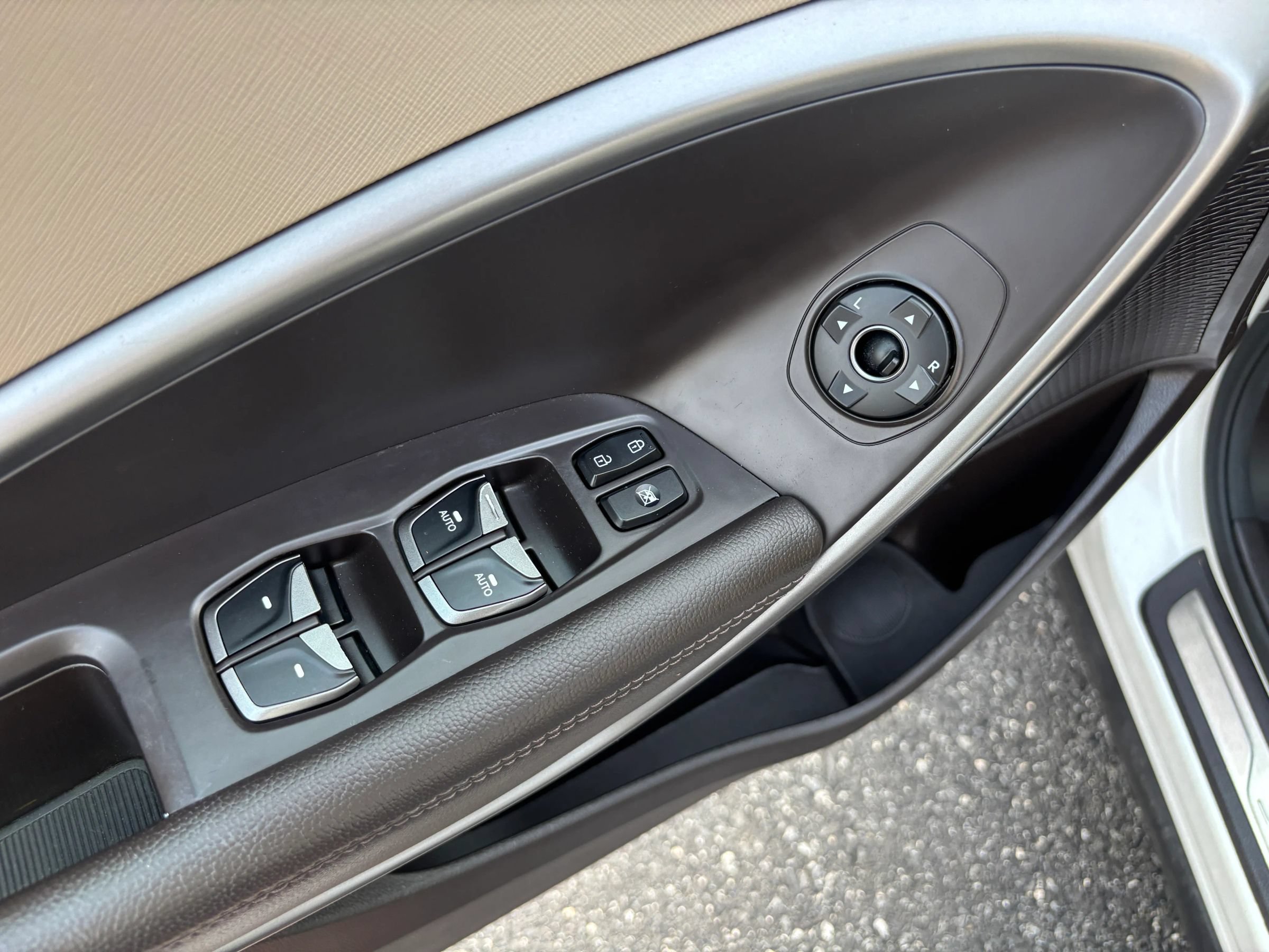 Used 2019 Hyundai Santa Fe XL AWD/4WD image 17