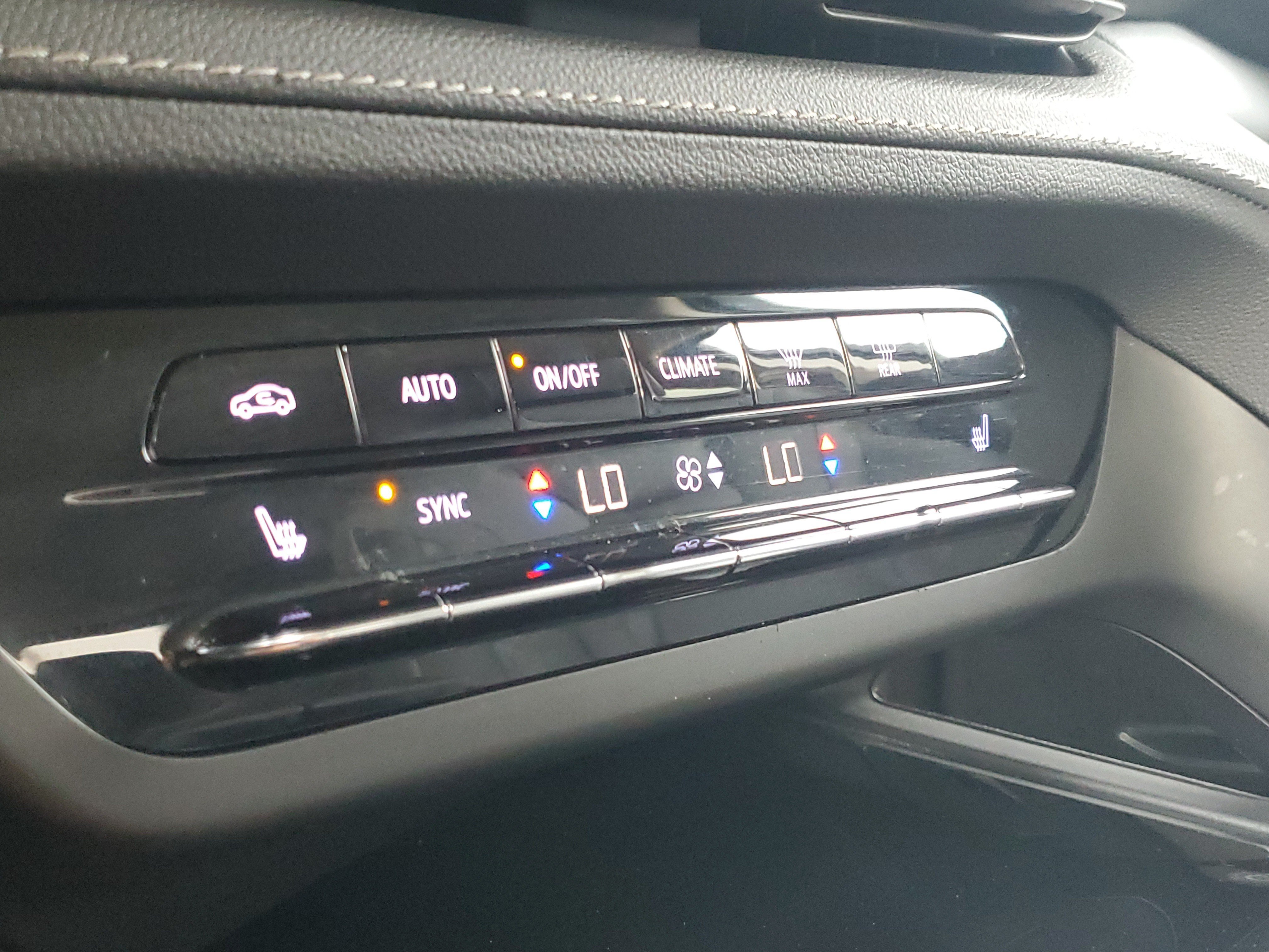 Used 2021 Buick Envision Essence w/ Technology Package I FWD image 27