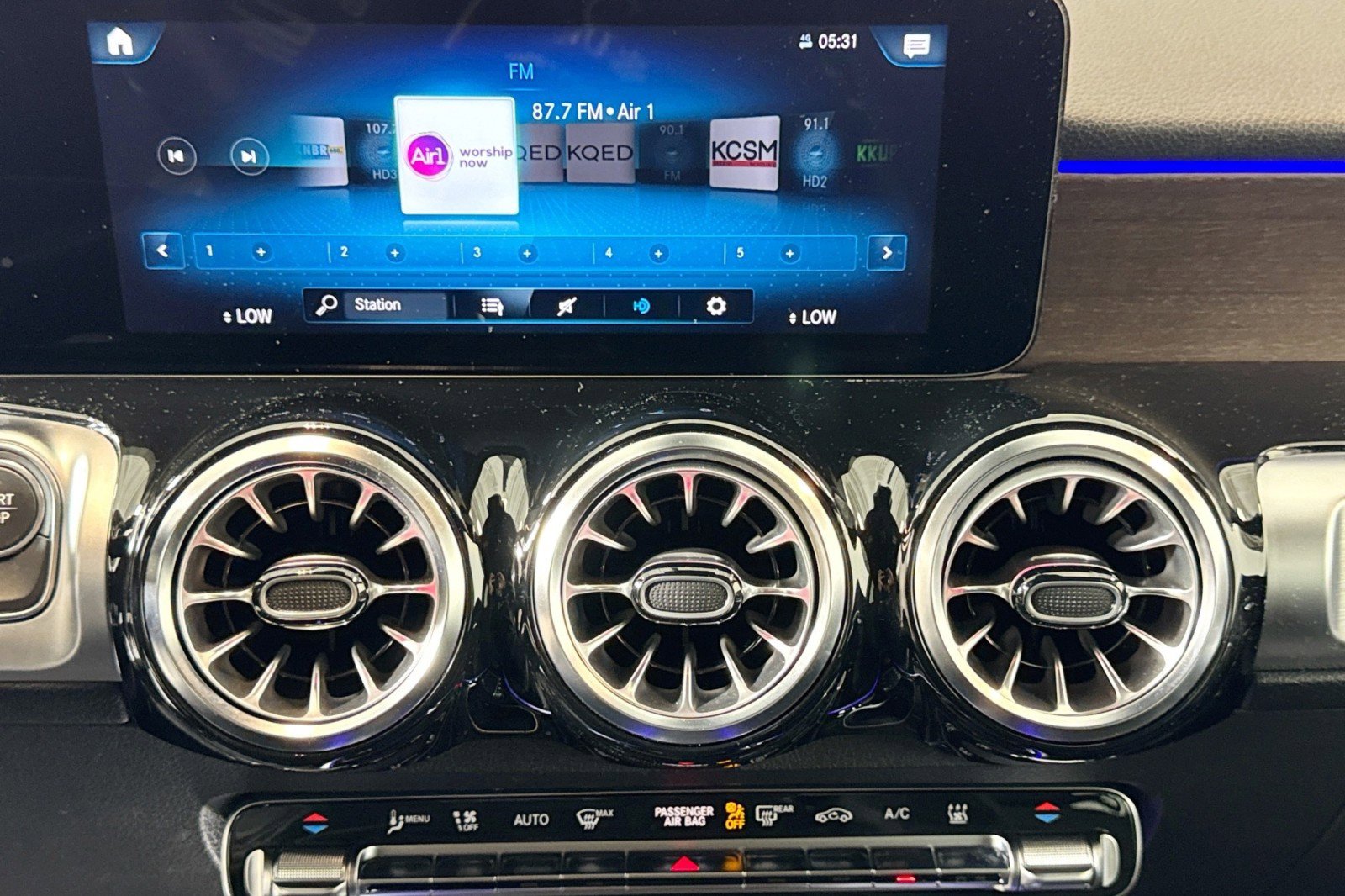 Used 2023 Mercedes-Benz EQB 300 4MATIC image 15