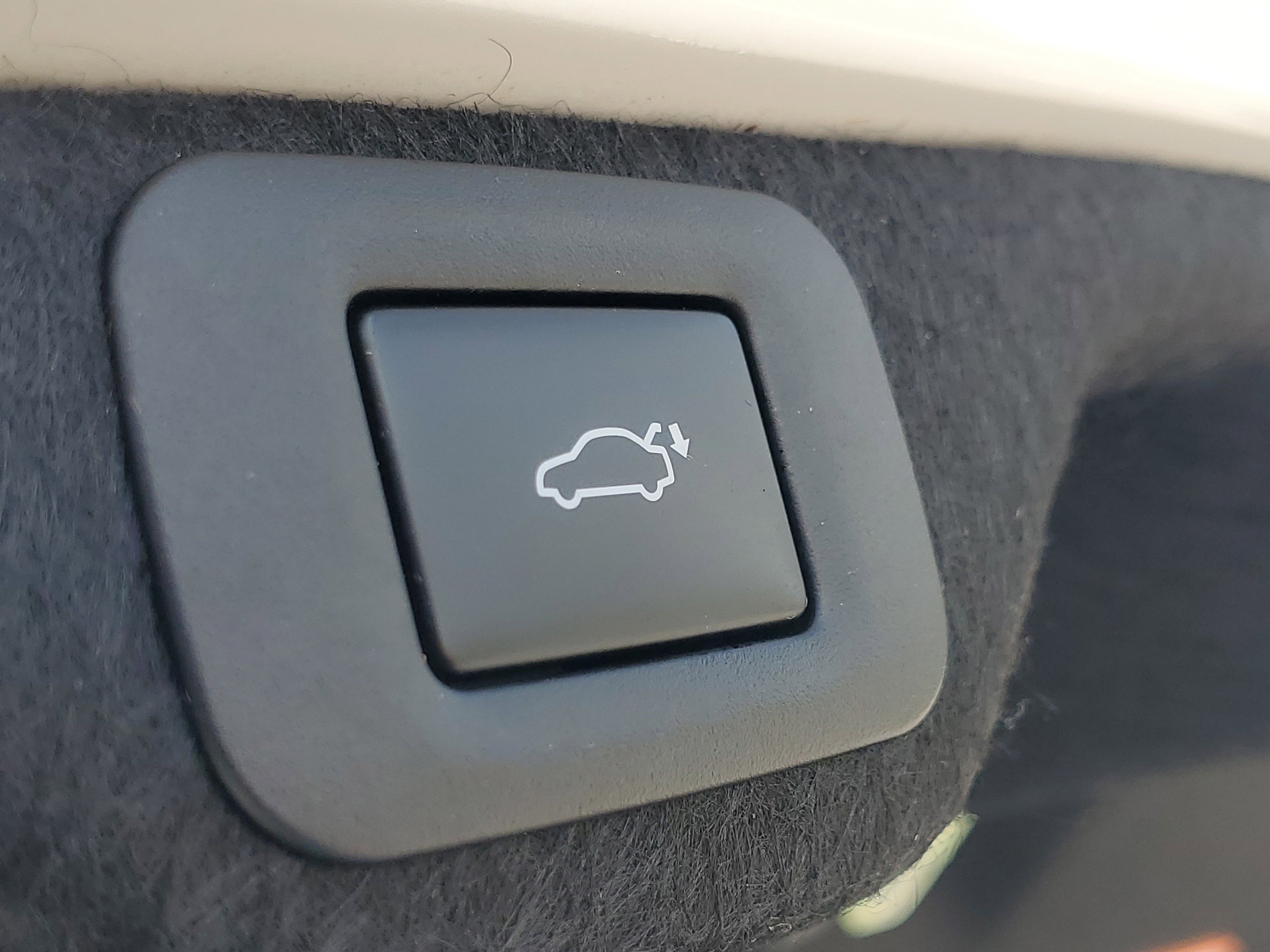 Used 2023 Lexus ES 300h w/ Premium Package image 9