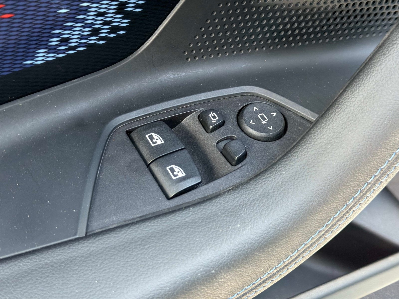 Used 2025 BMW M2 w/ Lighting Package RWD image 9