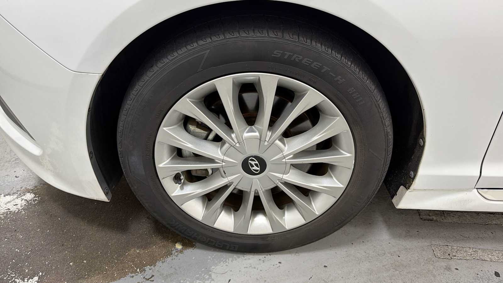 Used 2015 Hyundai Sonata Limited w/ Option Group 06 FWD image 10