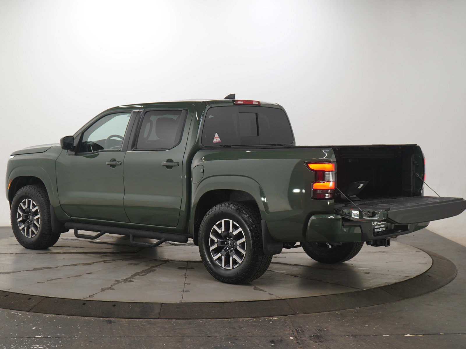 Used 2024 Nissan Frontier SL w/ Technology Package image 9
