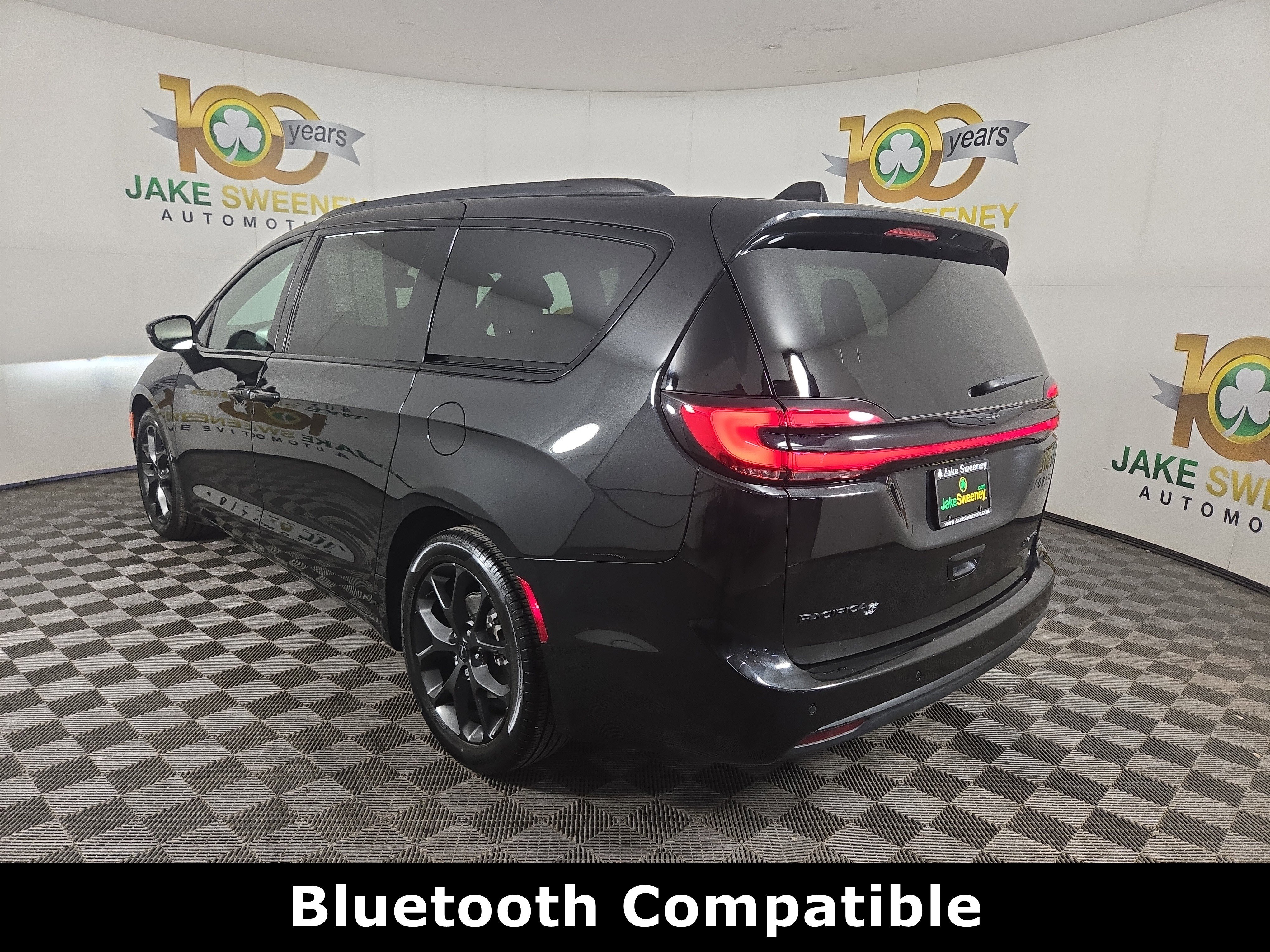 Certified 2024 Chrysler Pacifica Limited w/ S Appearance Package FWD image 7