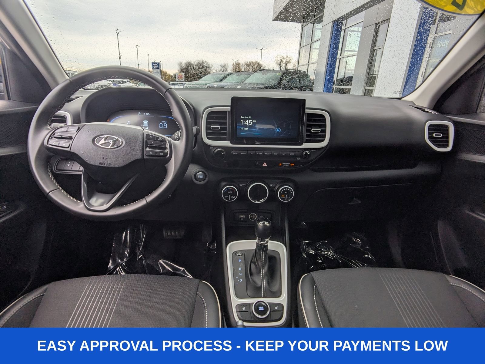Used 2025 Hyundai Venue Limited image 19
