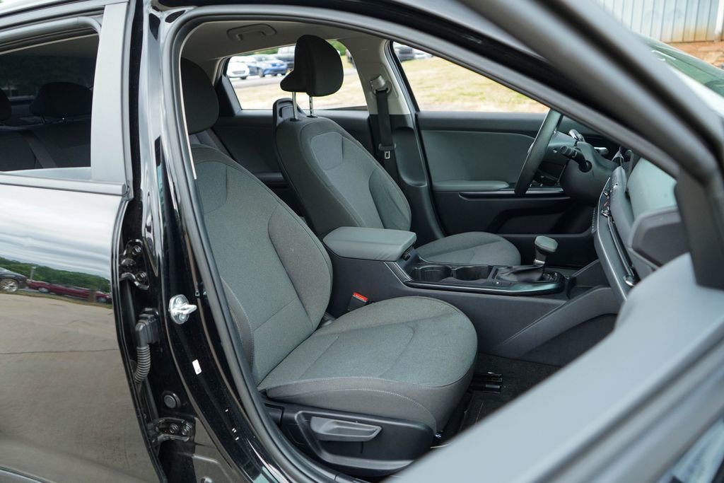 Used 2025 Kia K4 FWD image 13
