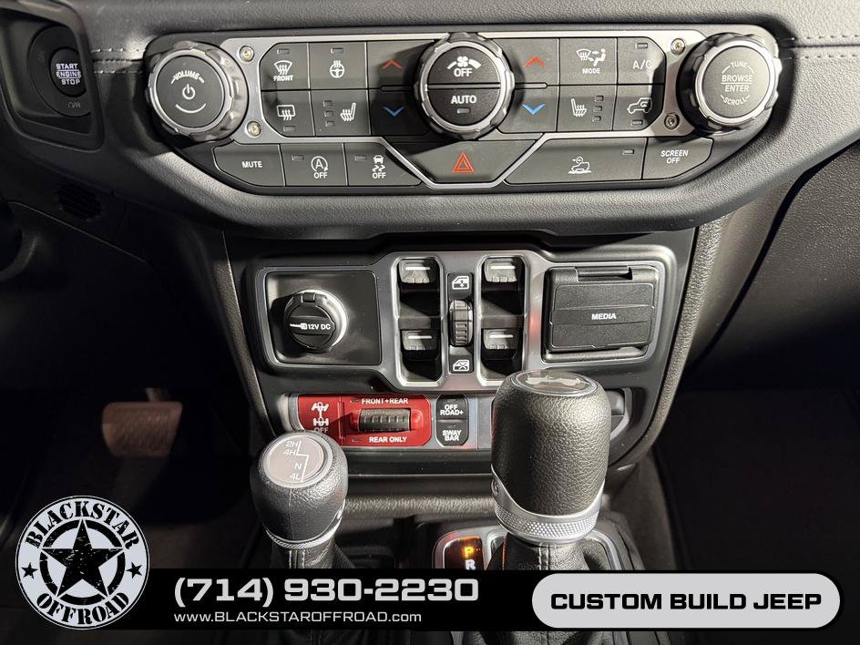 Used 2025 Jeep Wrangler Unlimited Rubicon w/ Convenience Group AWD/4WD image 21