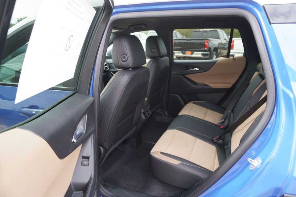 New 2025 Chevrolet Equinox ACTIV w/ Safety and Technology Package image 11