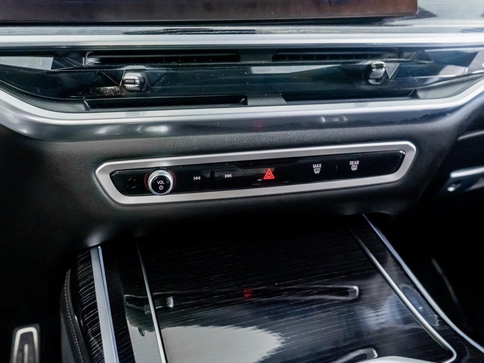 Used 2025 BMW X7 M60i image 49