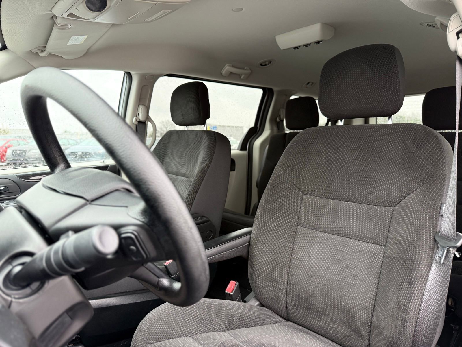 Used 2018 Dodge Grand Caravan SE w/ UConnect Hands-Free Group image 16