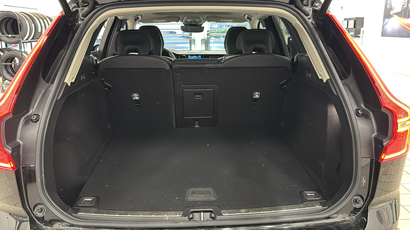 Used 2024 Volvo XC60 B5 Plus w/ Climate Package AWD/4WD image 30