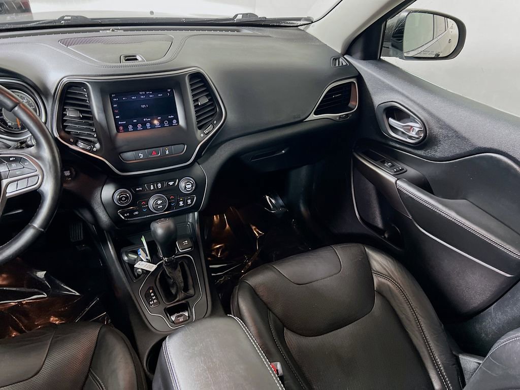 Used 2020 Jeep Cherokee Latitude Lux w/ Comfort/Convenience Group FWD image 20