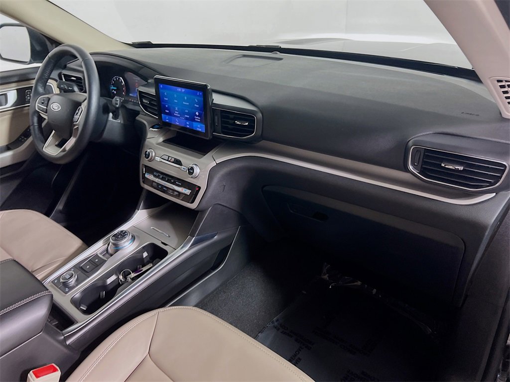 Used 2024 Ford Explorer XLT w/ Equipment Group 202A image 27