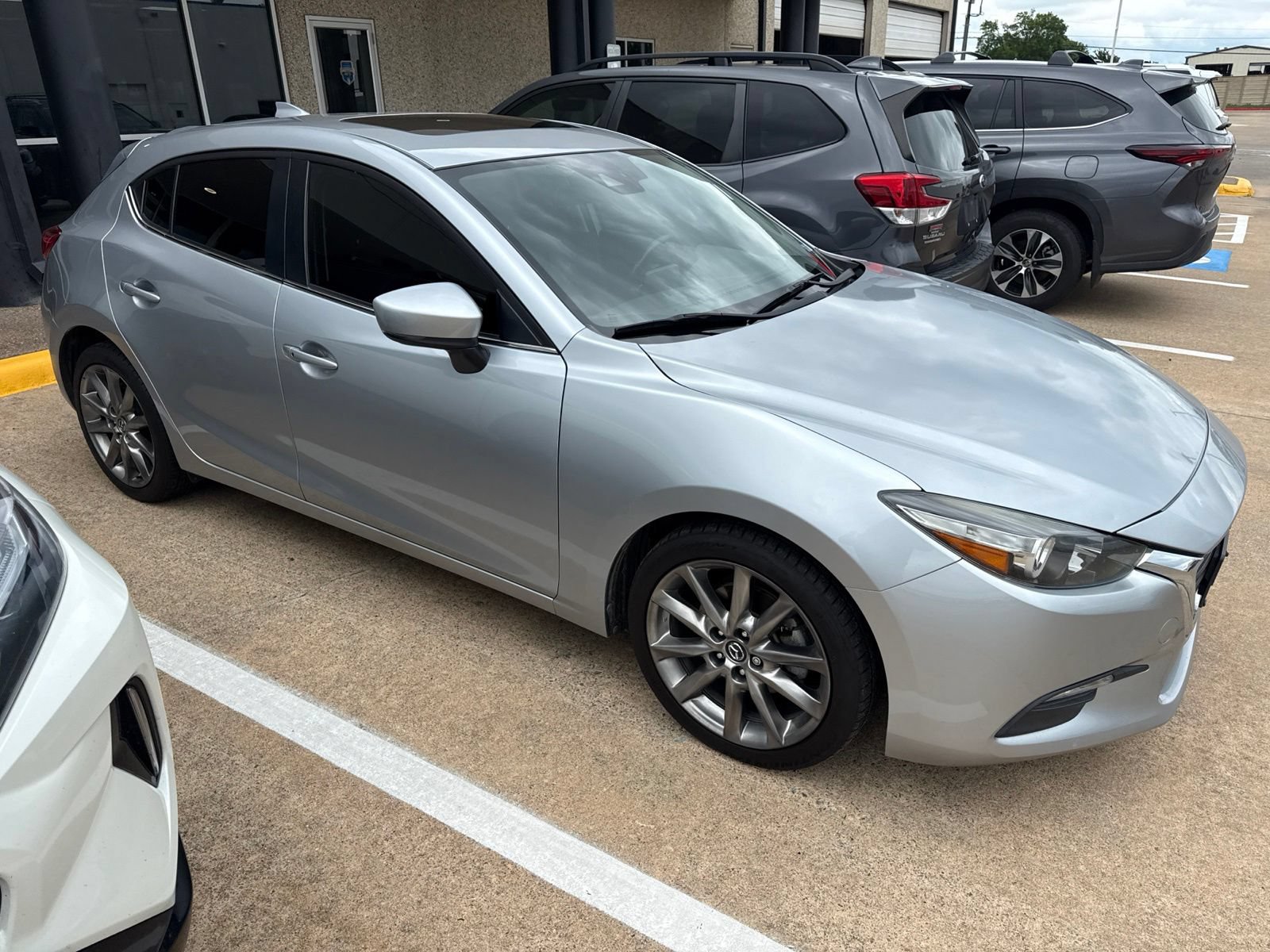 Used 2018 MAZDA MAZDA3 Touring FWD image 8