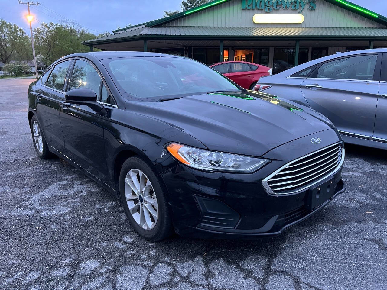 Used 2019 Ford Fusion SE image 1