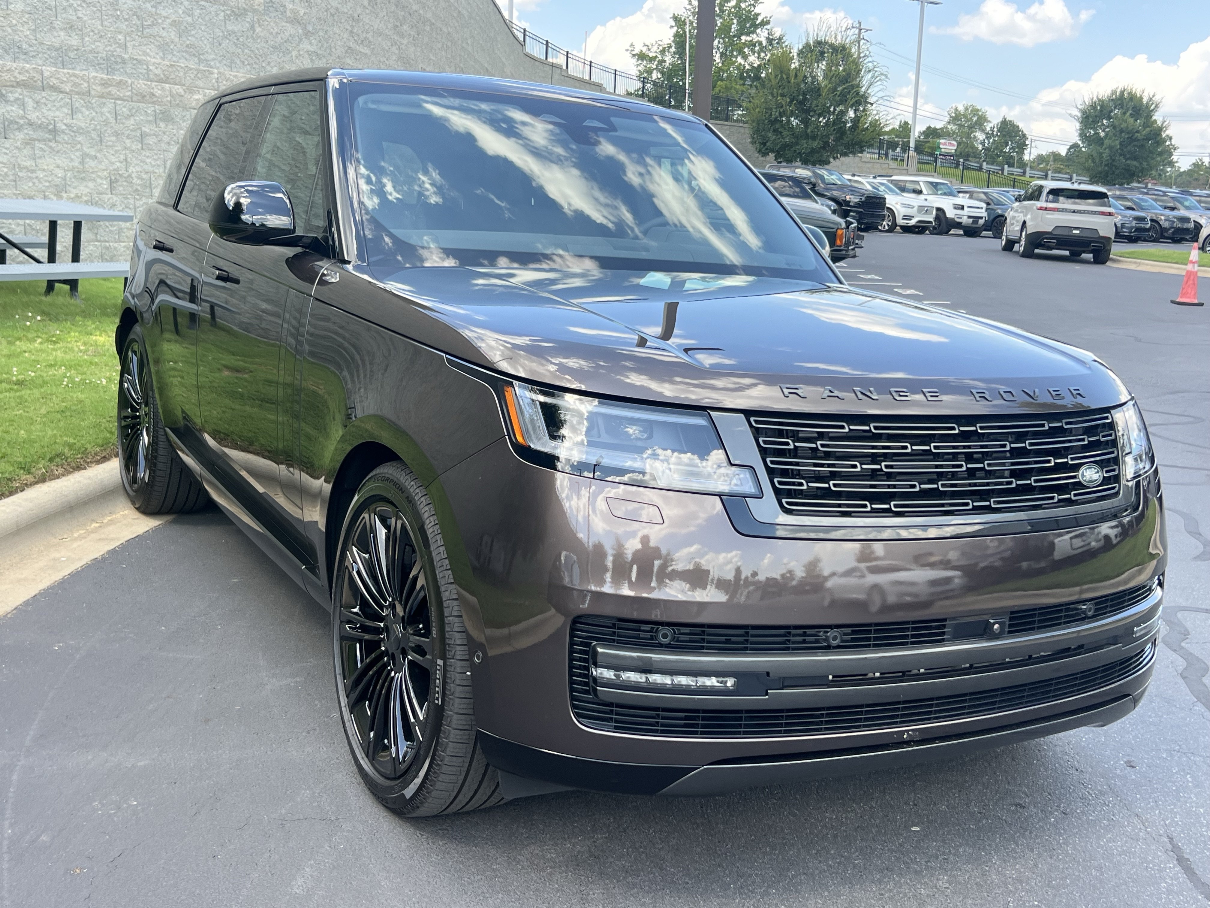 Certified 2026 Land Rover Range Rover SE AWD/4WD image 9