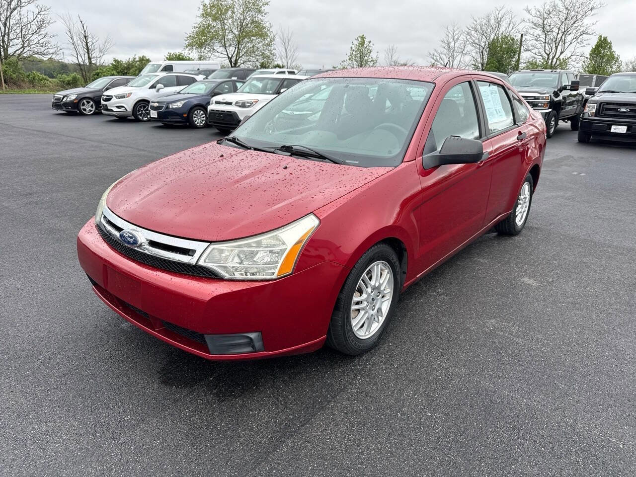 Used 2010 Ford Focus SE FWD image 2