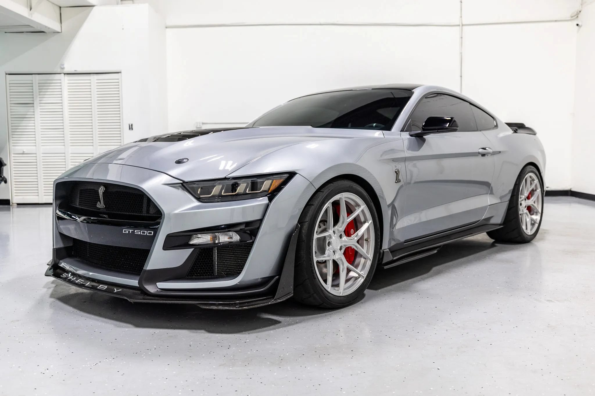 Used 2021 Ford Mustang Shelby GT500 w/ Technology Package RWD image 2