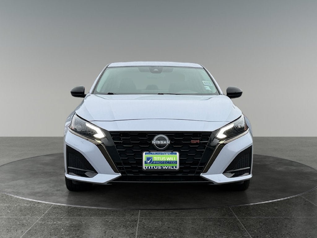 Used 2023 Nissan Altima 2.5 SR w/ SR Premium Package FWD image 2