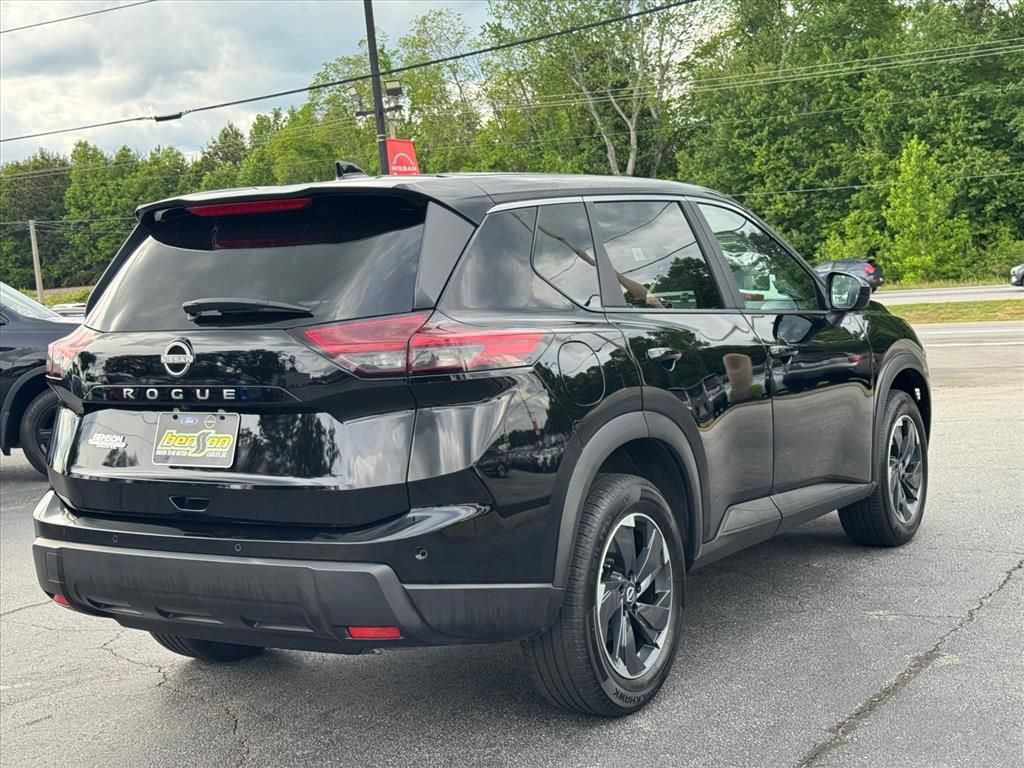 Certified 2025 Nissan Rogue SV FWD image 3