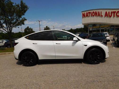 Used 2023 Tesla Model Y Long Range AWD/4WD image 4