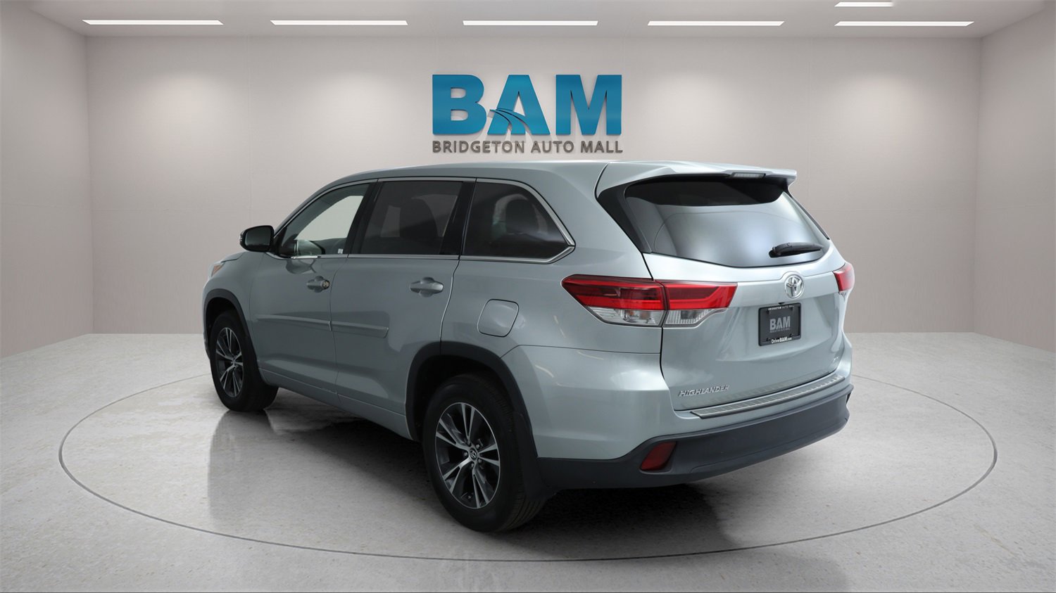 Used 2018 Toyota Highlander LE image 9