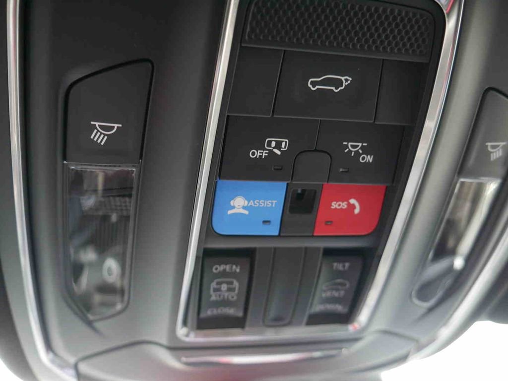 New 2025 Jeep Grand Cherokee Altitude image 34