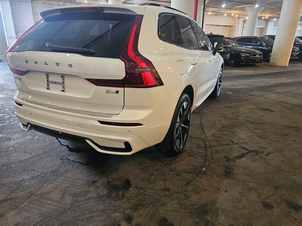 Used 2026 Volvo XC60 B5 Plus w/ Protection Package Premier AWD/4WD image 4