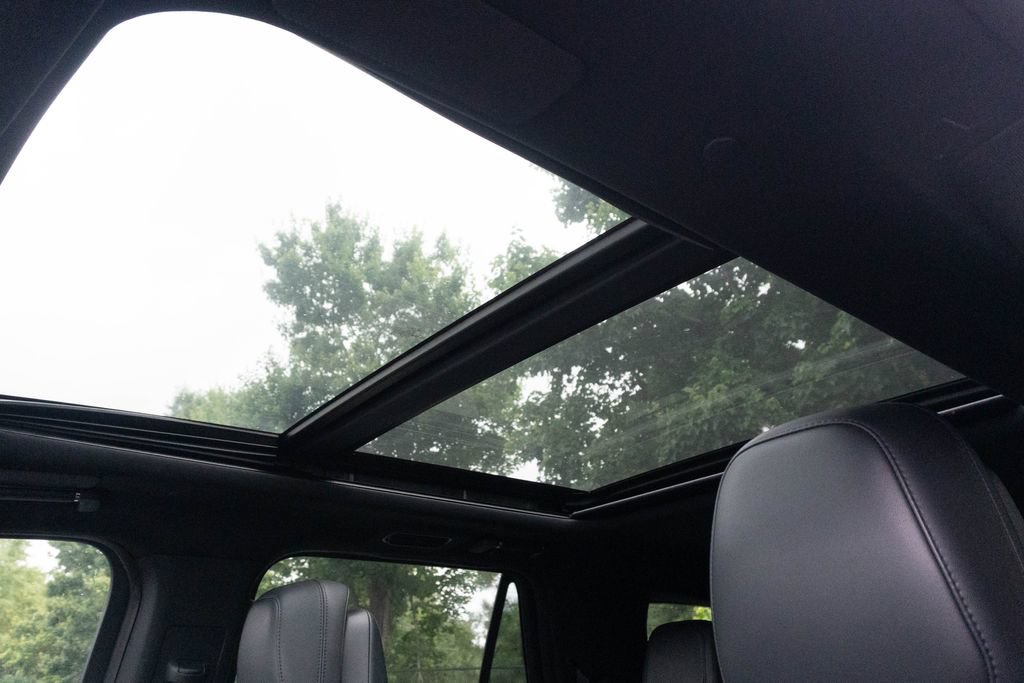 Used 2022 Lincoln Navigator L Reserve RWD image 4