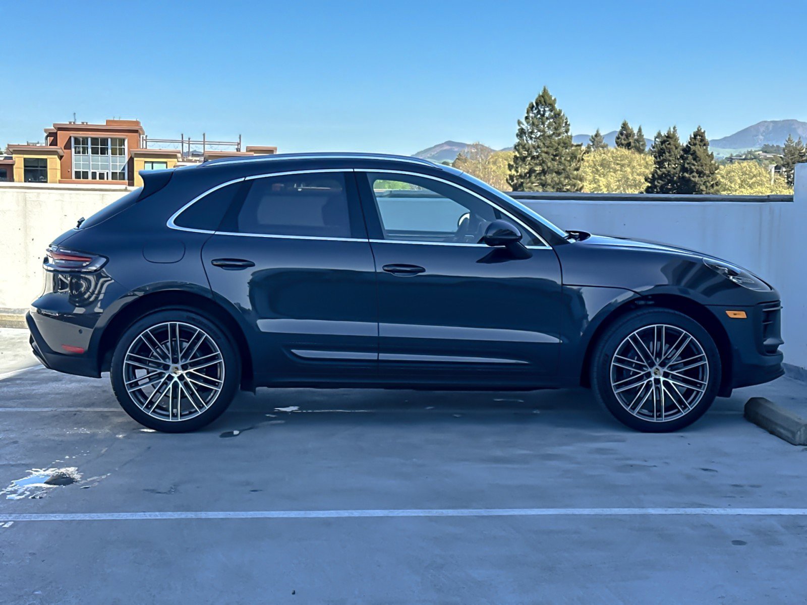 Certified 2025 Porsche Macan image 9