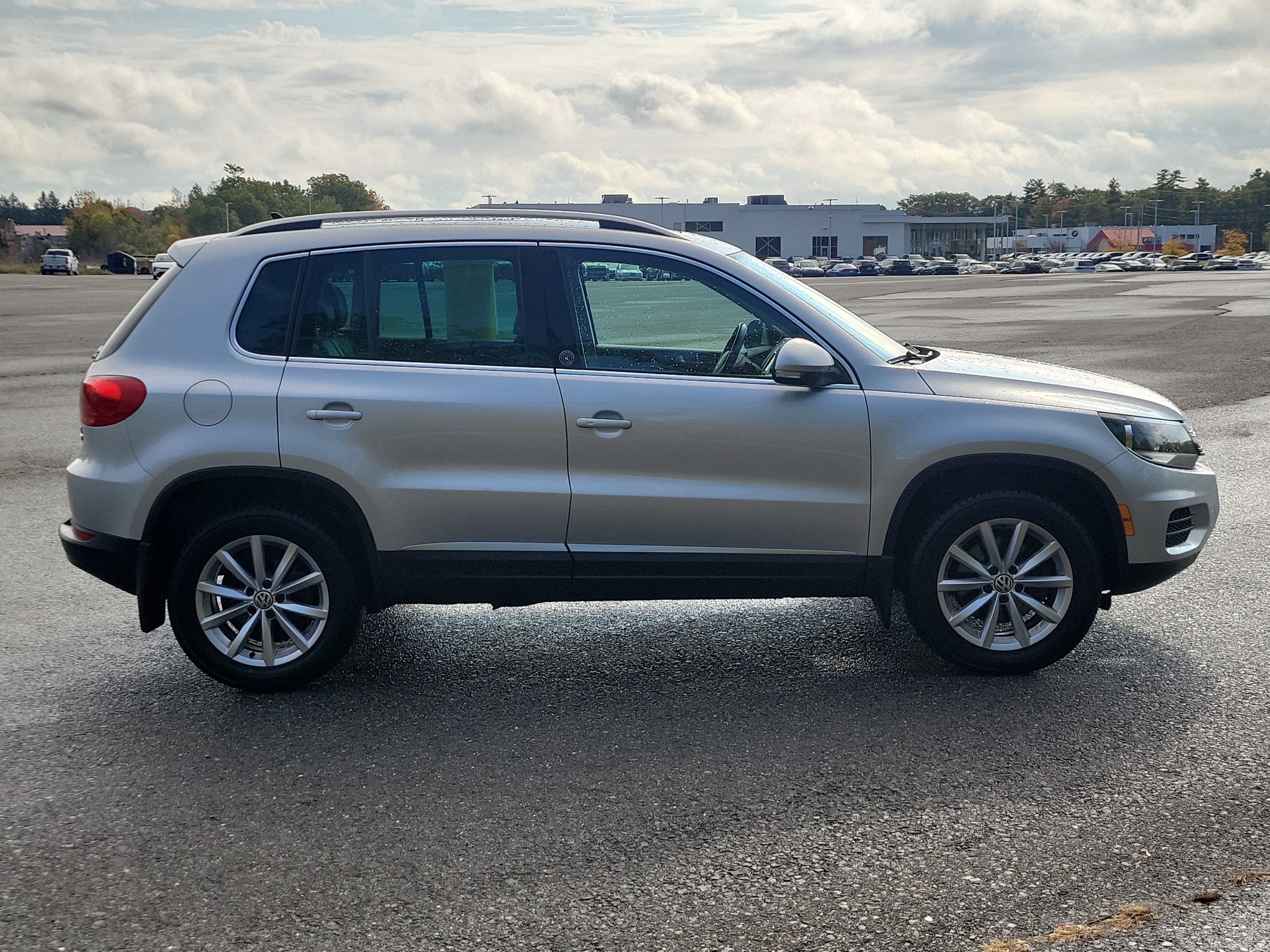 Used 2017 Volkswagen Tiguan Wolfsburg Edition AWD/4WD image 4