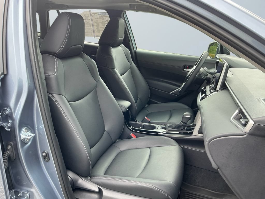 Certified 2025 Toyota Corolla Cross XLE w/ Convenience Package AWD/4WD image 17