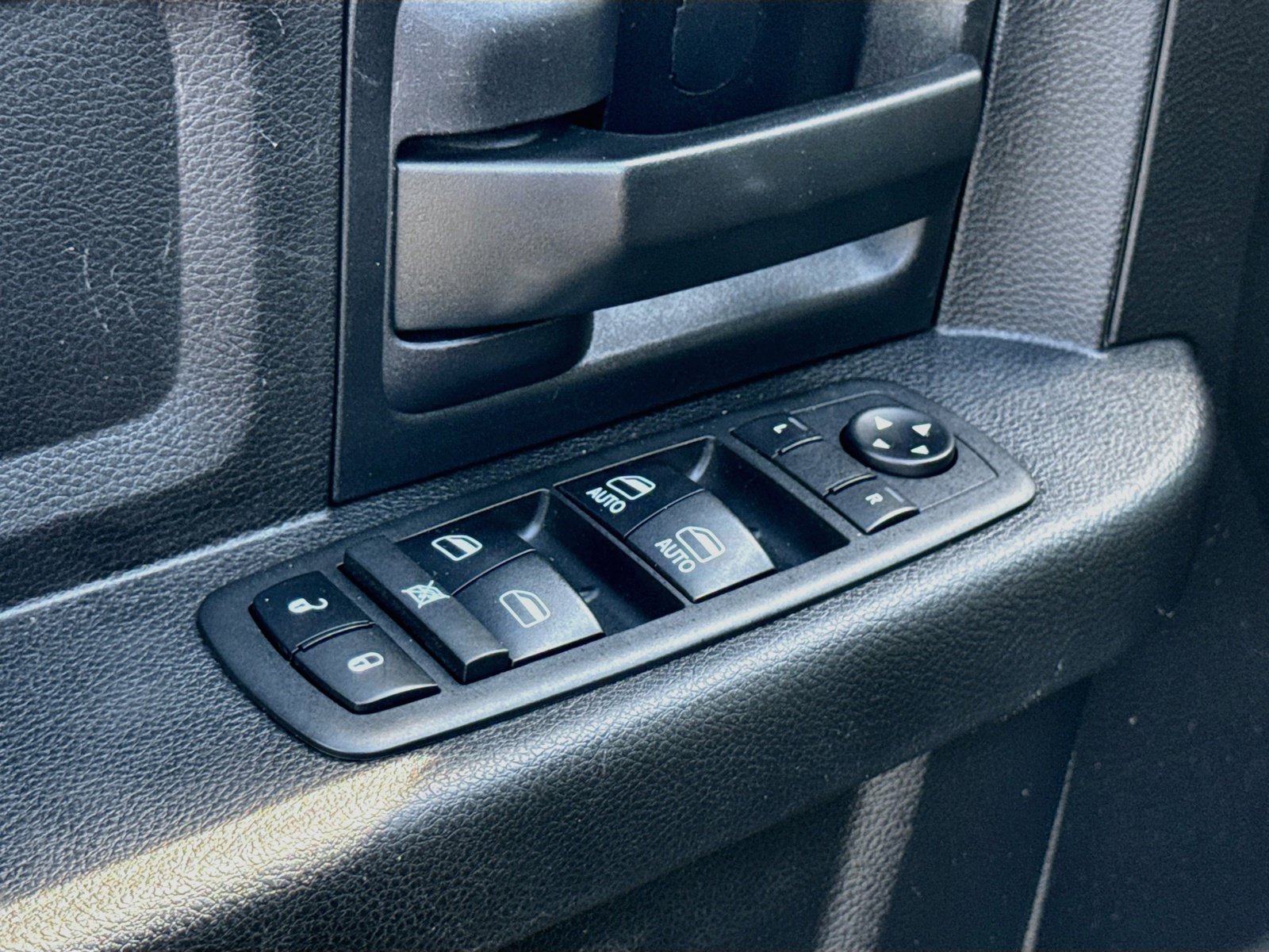 Used 2018 RAM 1500 Express w/ Express Value Package AWD/4WD image 10