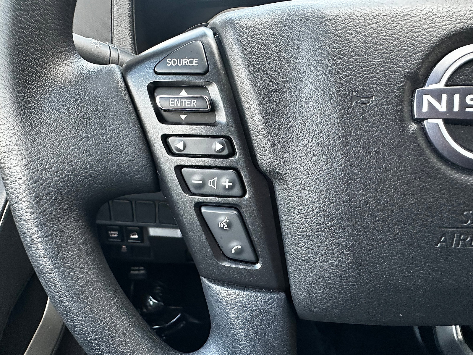 Used 2024 Nissan Frontier SV image 21