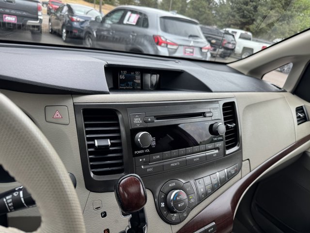 Used 2012 Toyota Sienna XLE image 16